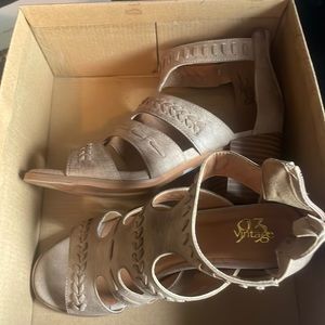 Women’s 61/2 Hazel Grey Shoe Vintage 93